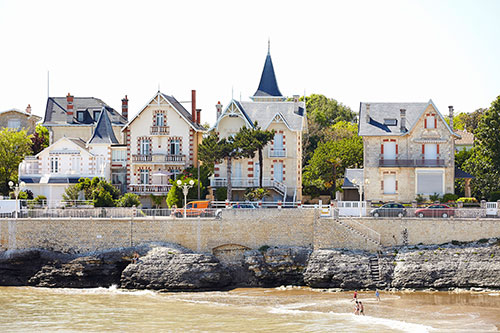 Der Strand von Royan mit den Häusern im Stil der Belle Epoque