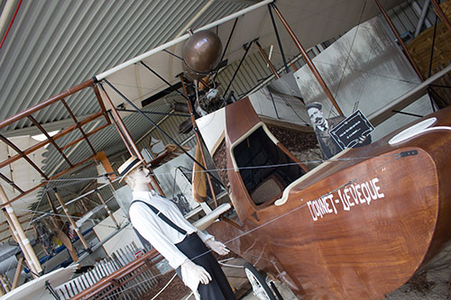 Ein Flugzeug im Wasserflugzeugmuseum in Biscarrosse
